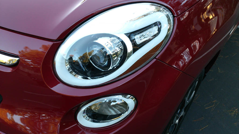 The North America version has a projector beam headlamp assembly with a matte-white “blob” ring and a ‘500’ badge. European cars get a cheaper reflector design. It’s somewhat of a styling highlight as the concentric circles and ovals reduce the front end visual mass. The repeated ovals for the smaller DRLs and turn signals also help soften the rather blunt face.